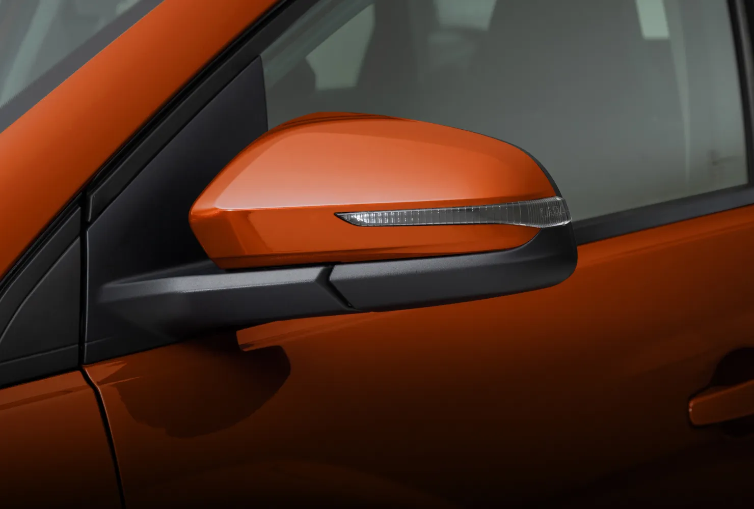 Наружное зеркало LADA Iskra SW Cross в цвет кузова со встроенным указателем поворота