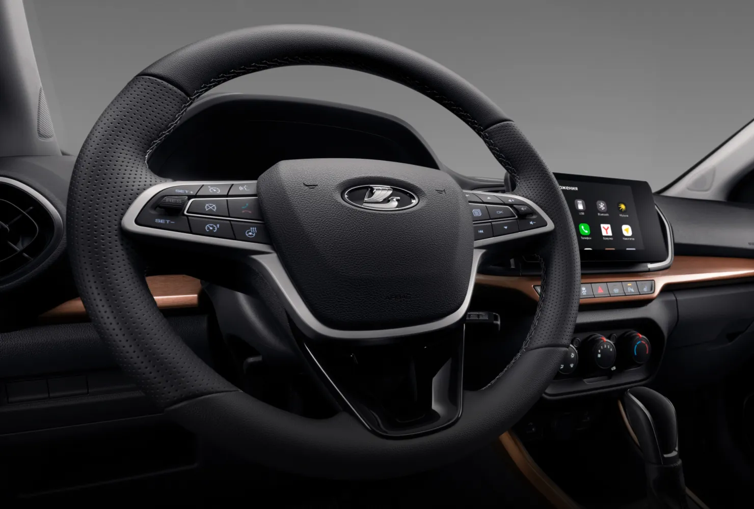 Мультируль LADA Iskra SW Cross с клавишами управления мультимедиа и круиз-контролем